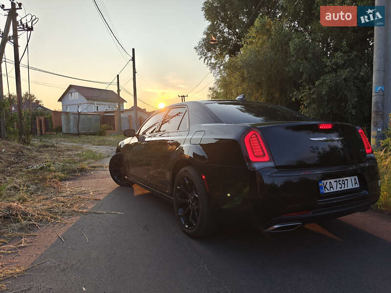 Седан Chrysler 300C 2019 в Києві