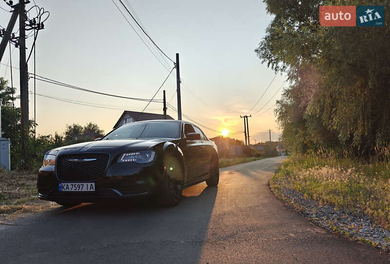 Седан Chrysler 300C 2019 в Києві