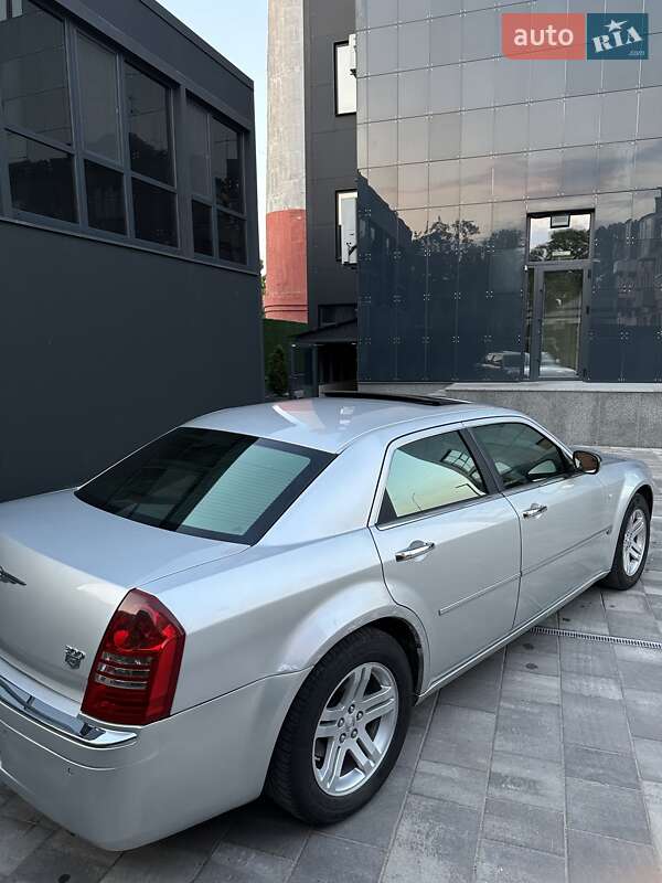Седан Chrysler 300C 2005 в Переяславі