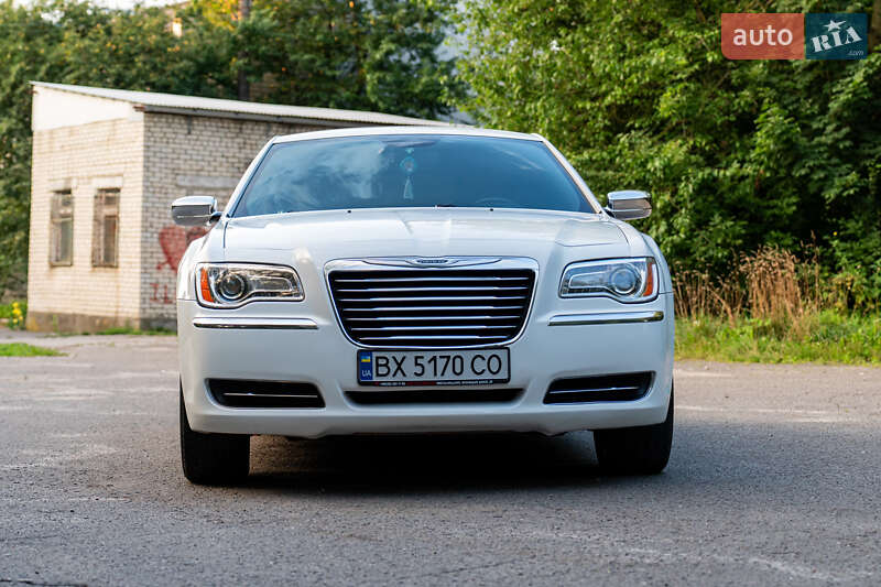 Седан Chrysler 300C 2014 в Хмельницком