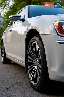 Седан Chrysler 300C 2014 в 