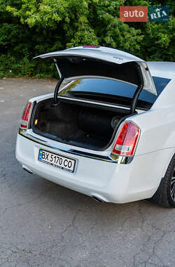 Седан Chrysler 300C 2014 в 