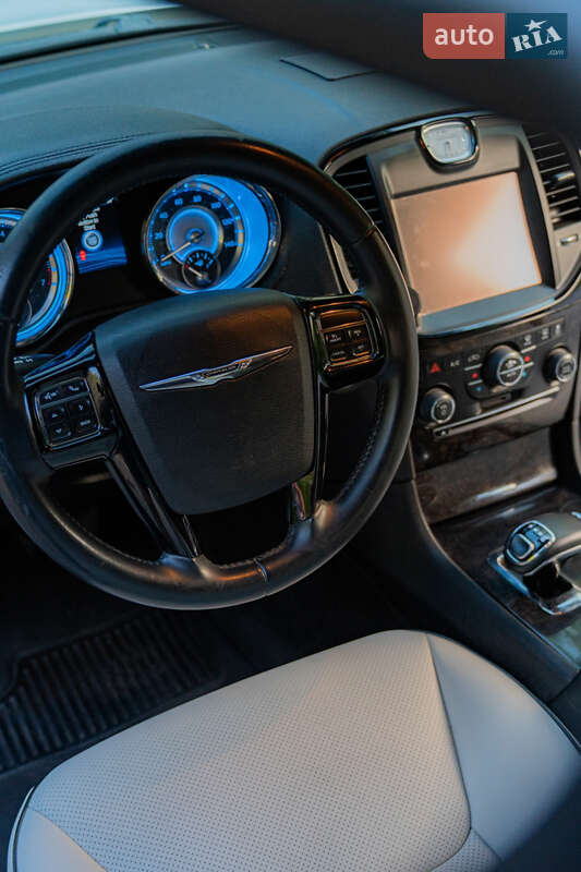 Седан Chrysler 300C 2014 в Хмельницком