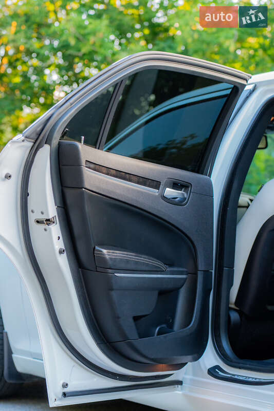 Седан Chrysler 300C 2014 в Хмельницком