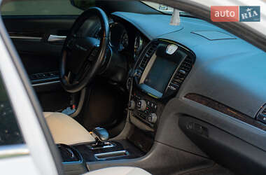 Седан Chrysler 300C 2014 в 