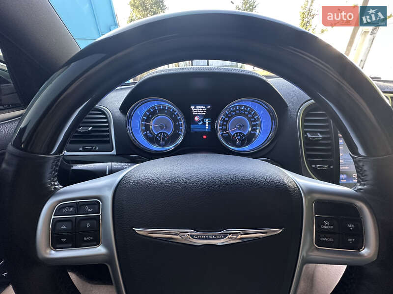 Седан Chrysler 300C 2011 в Кременчуге