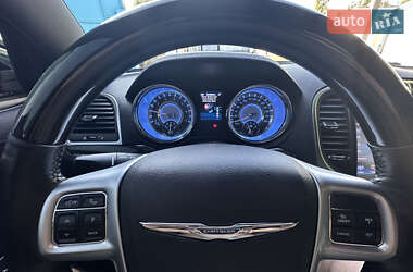 Седан Chrysler 300C 2011 в 