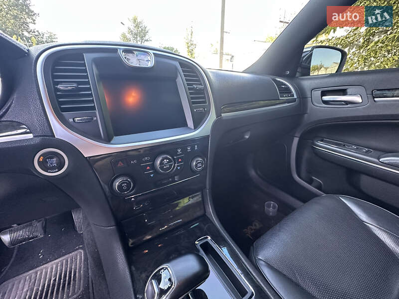 Седан Chrysler 300C 2011 в Кременчуге