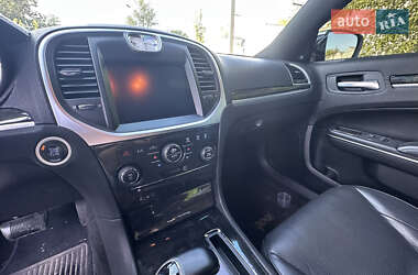 Седан Chrysler 300C 2011 в 