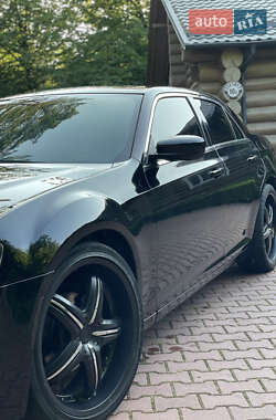 Седан Chrysler 300C 2013 в 