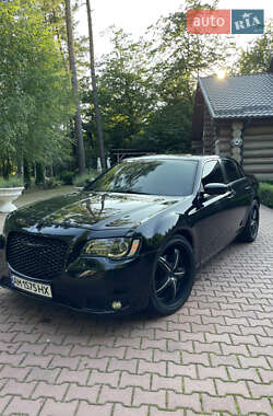 Седан Chrysler 300C 2013 в 