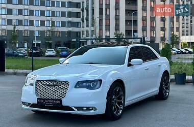 Седан Chrysler 300C 2015 в 
