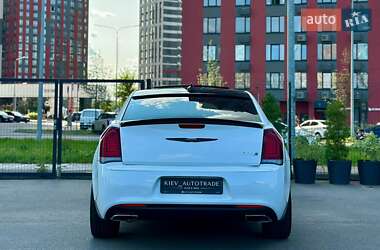 Седан Chrysler 300C 2015 в 