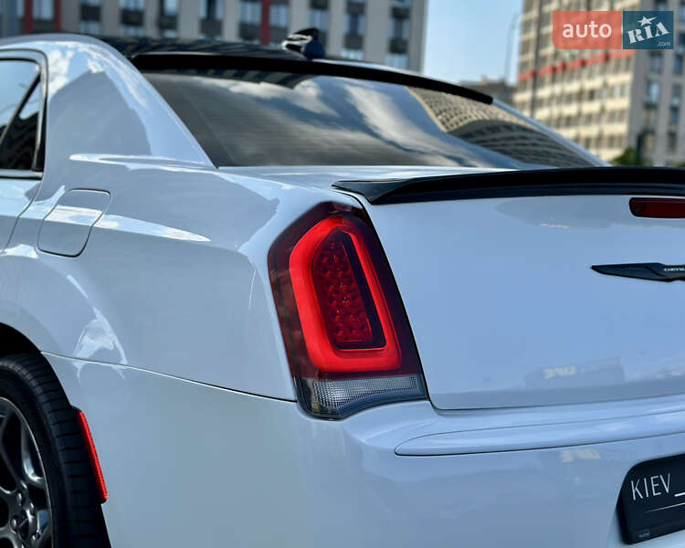 Седан Chrysler 300C 2015 в Киеве