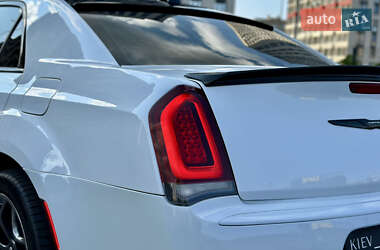Седан Chrysler 300C 2015 в 