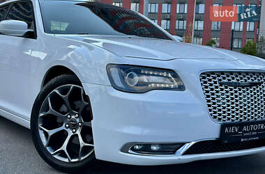 Седан Chrysler 300C 2015 в 