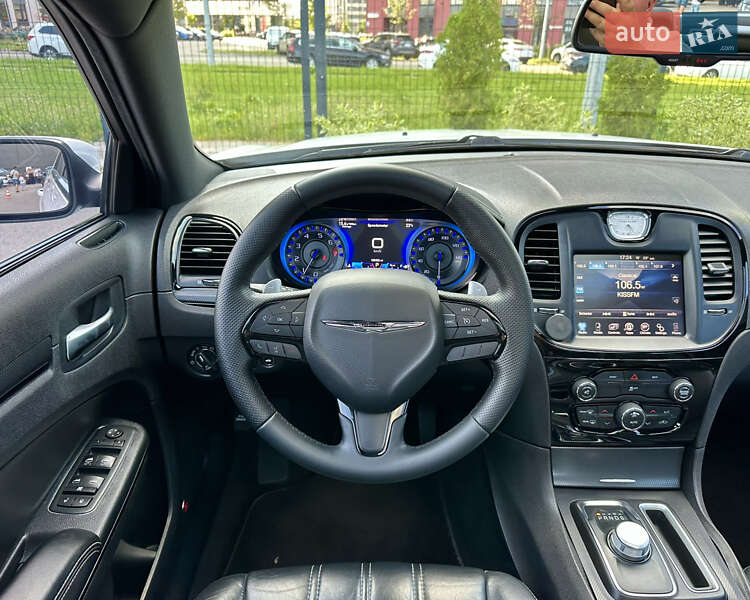 Седан Chrysler 300C 2015 в Киеве