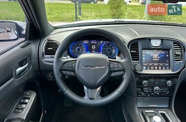 Седан Chrysler 300C 2015 в 