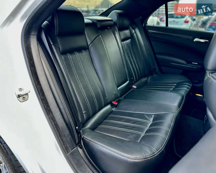 Седан Chrysler 300C 2015 в Киеве