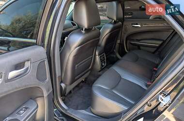 Седан Chrysler 300C 2012 в 