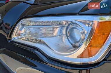 Седан Chrysler 300C 2012 в 