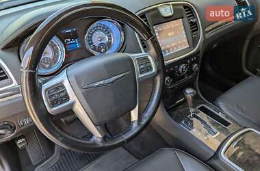 Седан Chrysler 300C 2012 в 