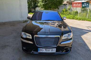 Седан Chrysler 300C 2012 в 