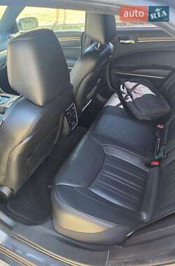 Седан Chrysler 300C 2018 в 