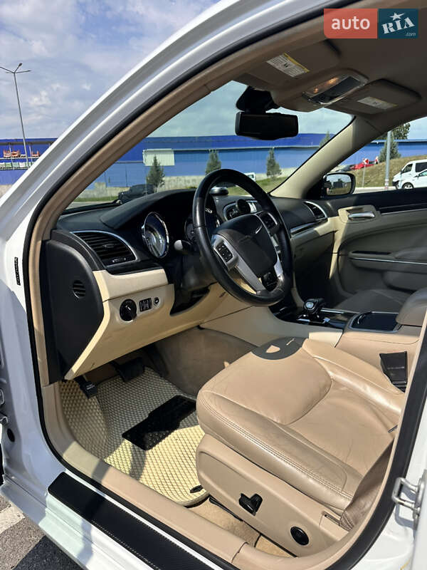 Седан Chrysler 300C 2014 в Вінниці