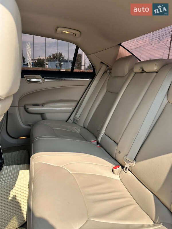 Седан Chrysler 300C 2014 в Вінниці