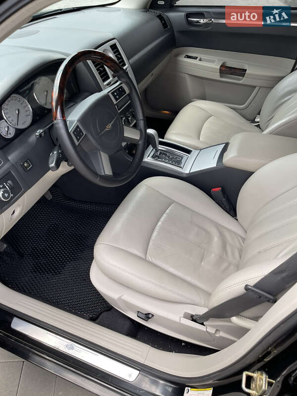 Седан Chrysler 300C 2006 в Хмельницком