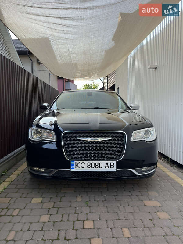 Седан Chrysler 300C 2016 в 