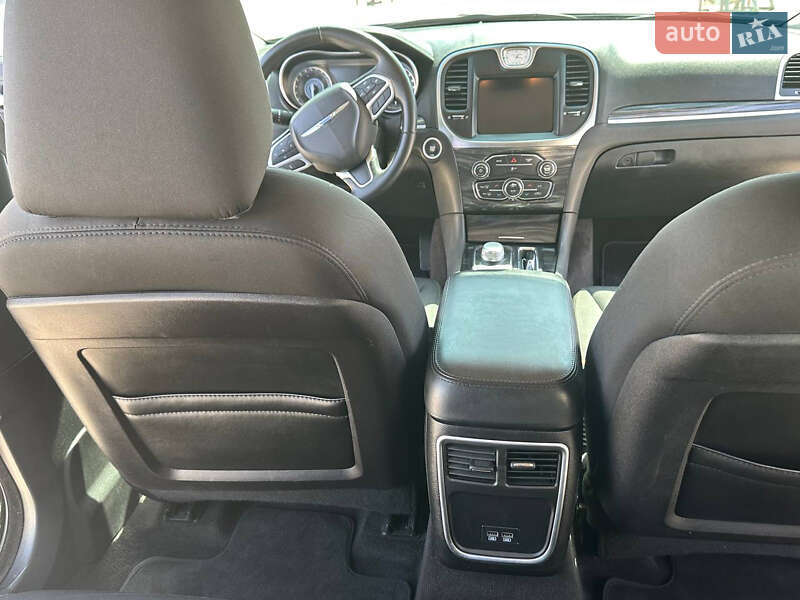 Седан Chrysler 300C 2018 в Киеве фото 9 Седан Chrysler 300C 2018 в Киеве