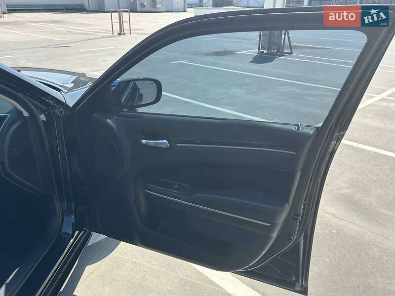 Седан Chrysler 300C 2018 в Киеве фото 13 Седан Chrysler 300C 2018 в Киеве