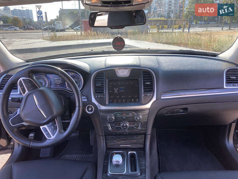 Седан Chrysler 300C 2018 в Киеве фото 19 Седан Chrysler 300C 2018 в Киеве