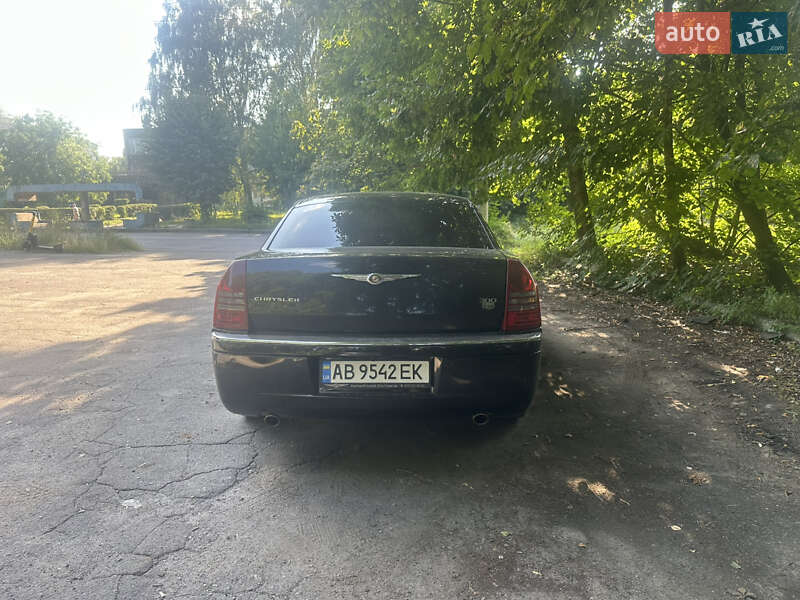 Седан Chrysler 300C 2006 в Виннице