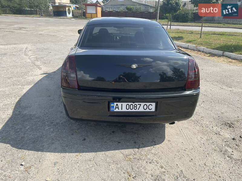 Седан Chrysler 300C 2004 в Сквире