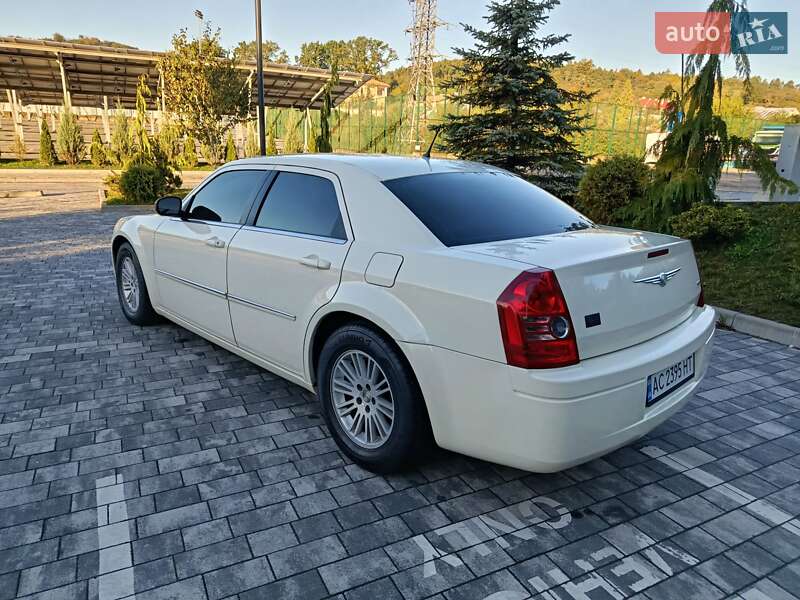 Седан Chrysler 300C 2008 в Львове