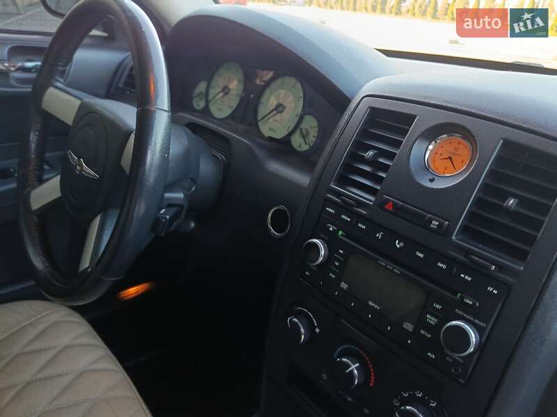 Седан Chrysler 300C 2008 в Львове