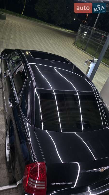 Седан Chrysler 300C 2005 в Ужгороді