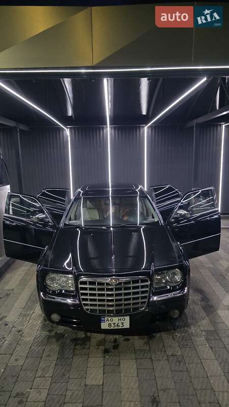 Седан Chrysler 300C 2005 в Ужгороді