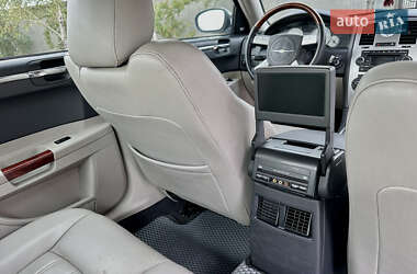 Седан Chrysler 300C 2005 в 