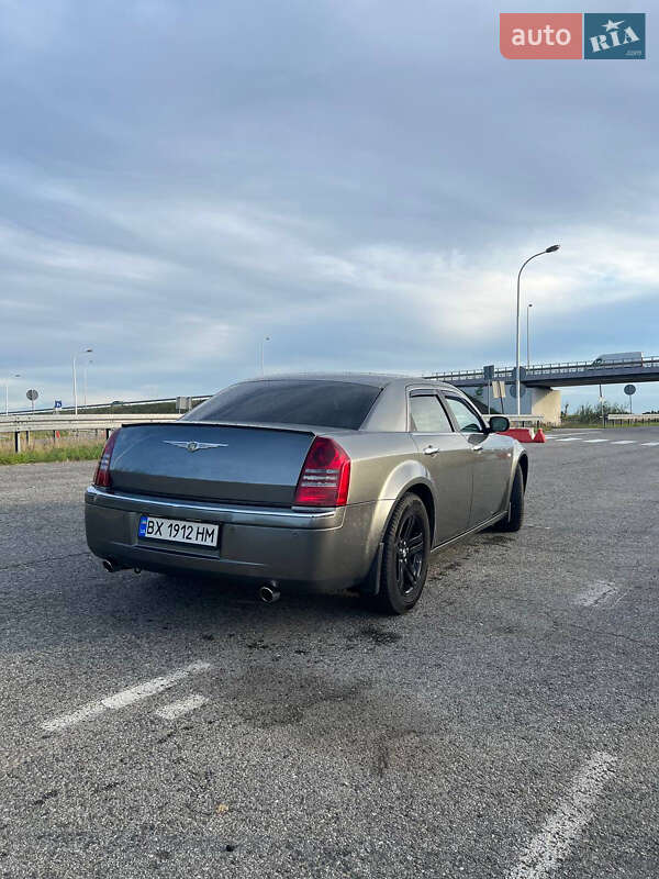 Седан Chrysler 300C 2006 в Бродах