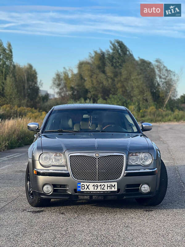 Седан Chrysler 300C 2006 в Бродах