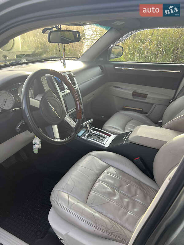 Седан Chrysler 300C 2006 в Бродах