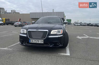 Седан Chrysler 300C 2012 в 