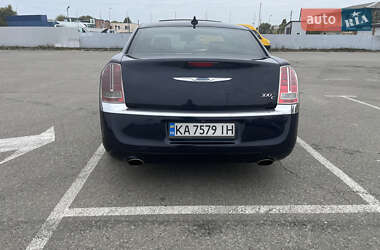 Седан Chrysler 300C 2012 в 