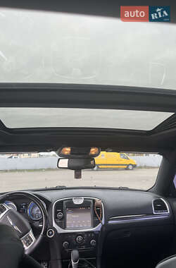 Седан Chrysler 300C 2012 в 