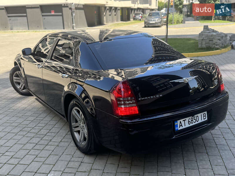 Седан Chrysler 300C 2005 в Львові