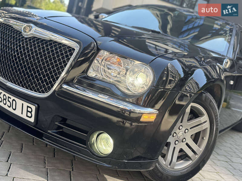 Седан Chrysler 300C 2005 в Львові